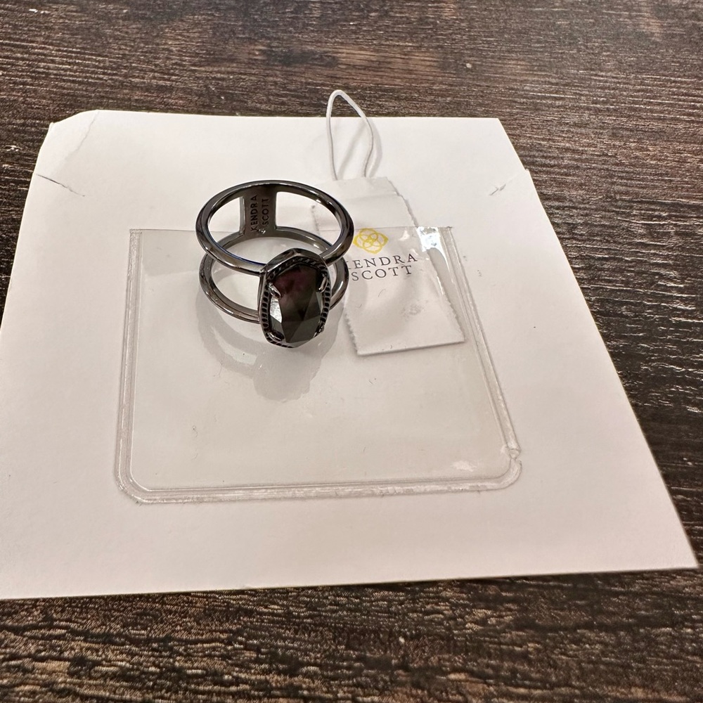 Kendra Scott Elyse Double Band Ring in Gunmetal with Black Mother of Pearl sz7-8 - Picture 8 of 16